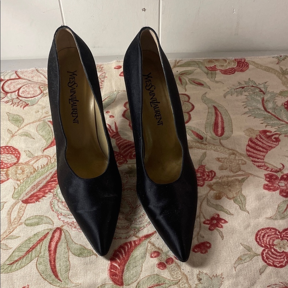Yves Saint Laurent Elegant Black High Heels